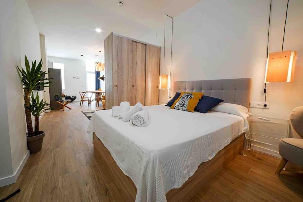 Studio Chic Avec Terrasse, Lumineux Et Calme 1 Valencia Ngoại thất bức ảnh
